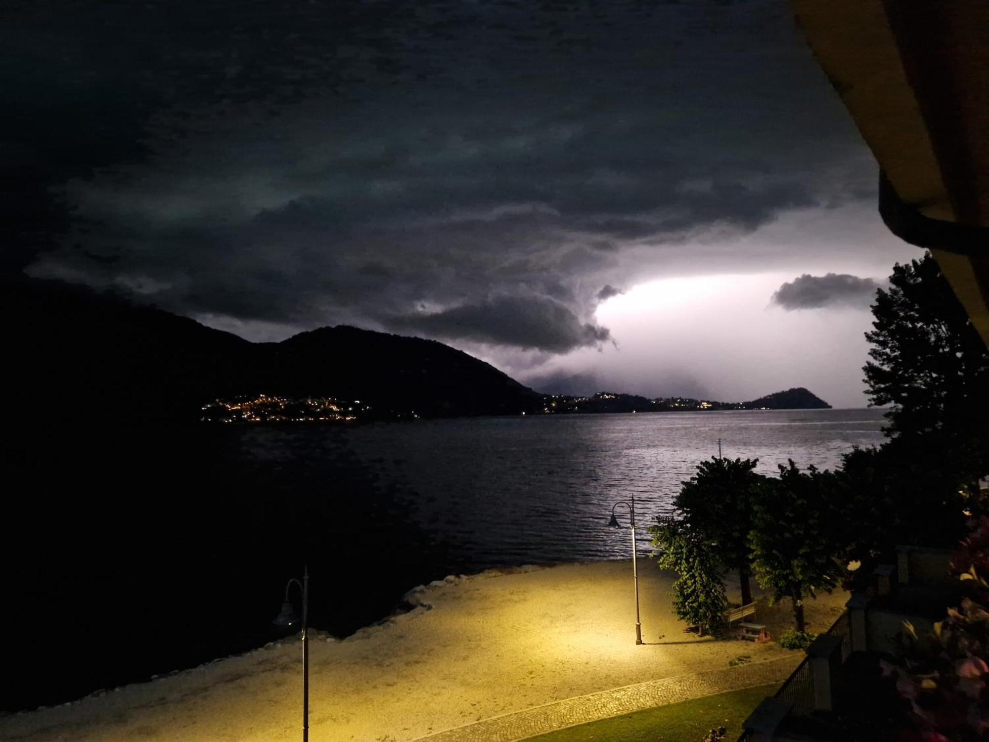 Foresteria Lombarda La Spiaggia Lierna Kültér fotó